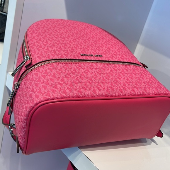 Michael Kors Rhea Medium Signature Logo Backpack
Dragonfruit
NWT